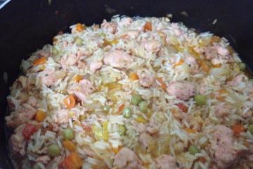 Arroz com linguiça de frango