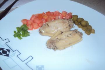 Coxa e sobre coxa de frango assada ao vinho