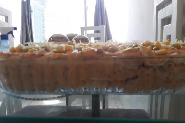 Torta de pão de forma cremosa com atum