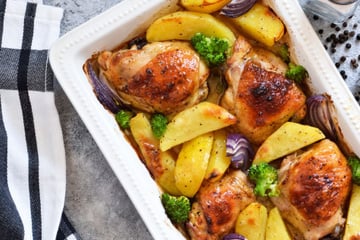 Frango assado com batatas