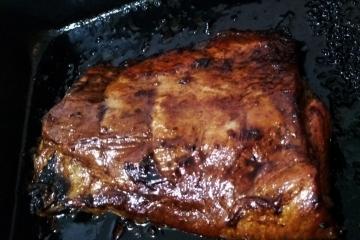 Costelinha de porco assada com mel e limão