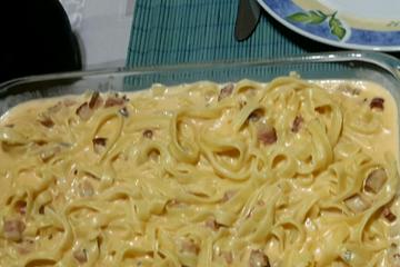 Macarrão aos 4 queijos e bacon