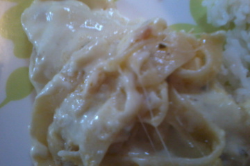 Macarrão de queijo com molho branco