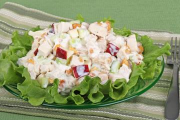 Salada de frango defumado