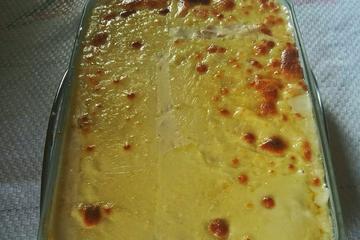 Pão quente com creme de cebola