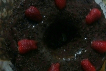 Bolo de chocolate e calda de chocolate