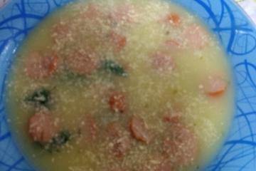 Sopa de batata simples com calabresa