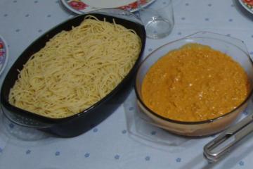 Macarrão ao molho estrogonofe