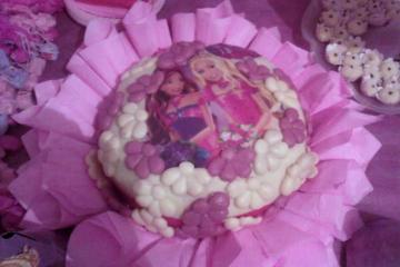 Del'Isa Bolos - Bolo e cupcakes, tema Barbie Princesa