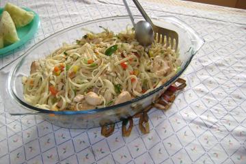 Macarrão alho e óleo com frango