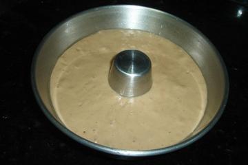 Bolo cremoso e crocante de goiaba