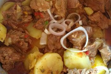 Carne de panela com batata