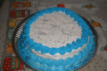 Bolo masculino de chantilly azul  Bolo de aniversário simples, Bolos de  aniversário para homens, Bolo masculino de chantilly