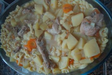 Sopa de carne com legumes da Di
