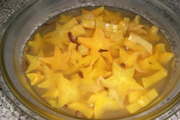 Doce de carambola em caldas