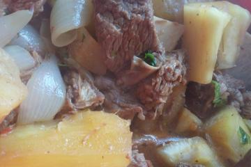Costela com mandioca na cerveja
