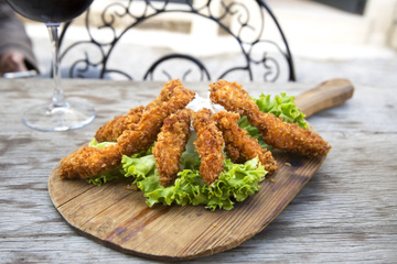 Petisco de frango ao molho de iogurte