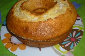Bolo de limão com fubá