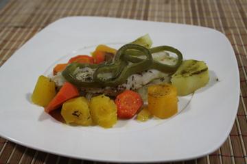 Filé de peixe com legumes