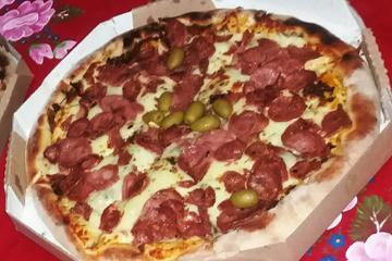 Pizza com borda recheada