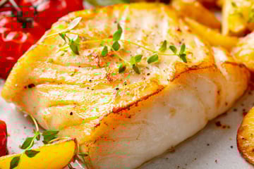 Filé de peixe assado no forno suculento que não fica seco