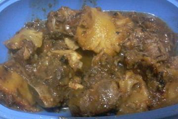 Costela na panela de pressão com fatias de abacaxi