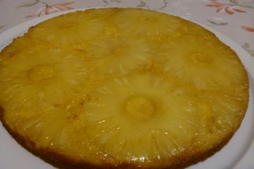 Bolo de abacaxi invertido