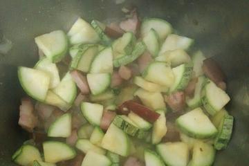Abobrinha refogada com bacon