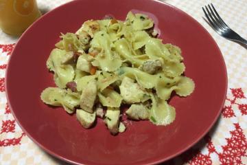 Macarrão alho e óleo com frango