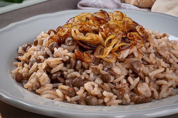 O arroz com lentilha que virou meu ritual de sorte e sabor no ano inteiro: receita simples e saborosa