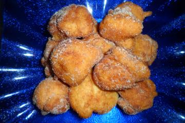 Bolinho de chuva com bananas