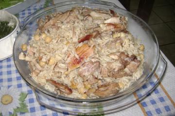 Arroz com grão-de-bico e frango