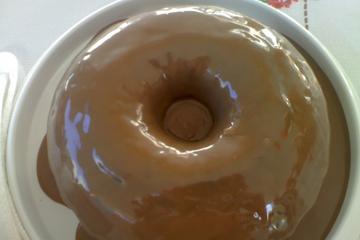 Bolo de chocolate com calda