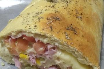 Pão recheado de frios