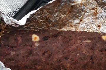 Bolo de carne moída recheado com presunto e mussarela
