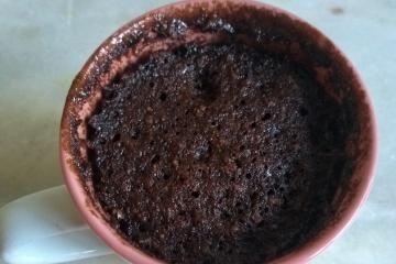 Bolo de caneca de chocolate sem lactose