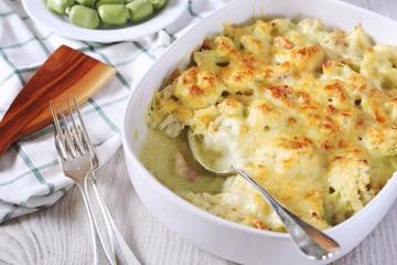 Couve-flor gratinada com bacon e queijo