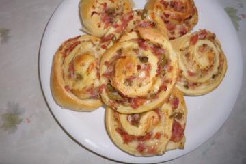 Caracóis de presunto e queijo