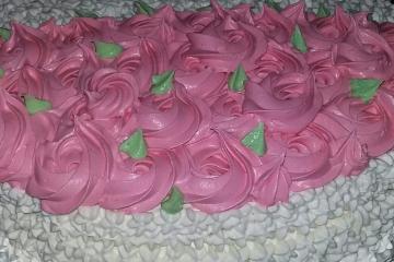 Bolo Femenino Decoração simples com Borboletas - Karine Cakes