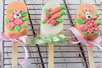 Cake pop de bolo de cenoura