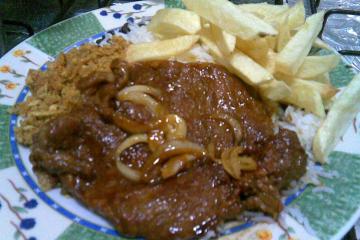 Receita de Bife acebolado com batata frita, enviada por silvia