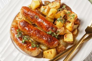 Linguiça assada com batatas