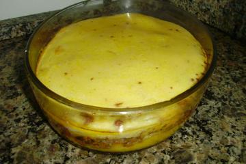 Bolo de batata com carne e queijo