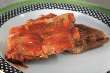 Costela de porco com molho barbecue