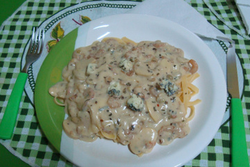 Macarrão ao molho de camarão com queijo
