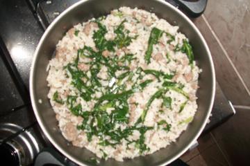 Arroz com carne moída e couve