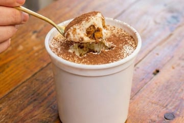 Tiramisù viral no pote de iogurte