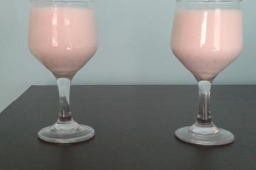 Drink de morango com champagne