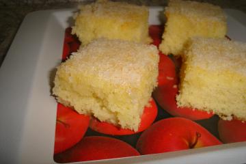 Bolo úmido de coco