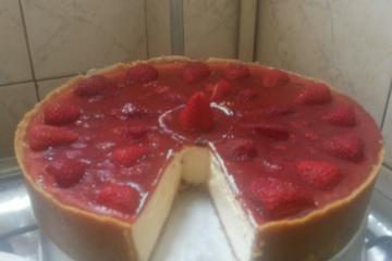 fatia chique de cheesecake de morango